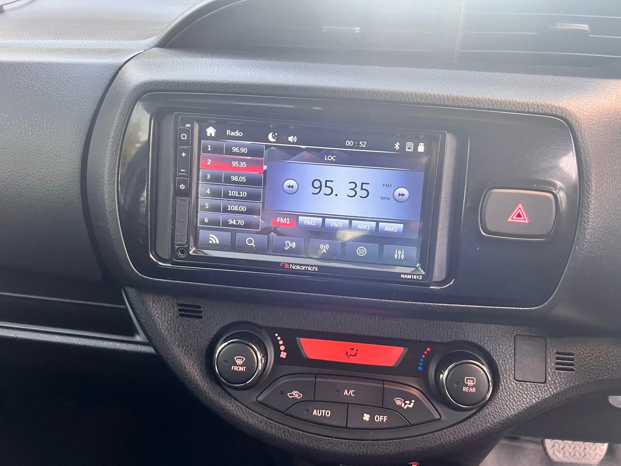 Toyota Vitz Hybrid - Image 4