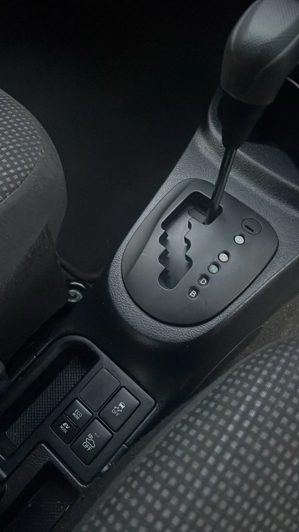 Toyota Vitz Hybrid - Image 2